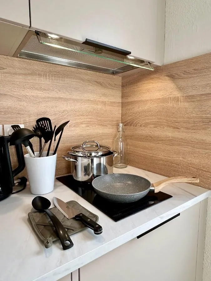 Modern 1 Bdr + Balcony + Free Parking + Ac + Pool Apartment L'Isle-d'Abeau 0*,