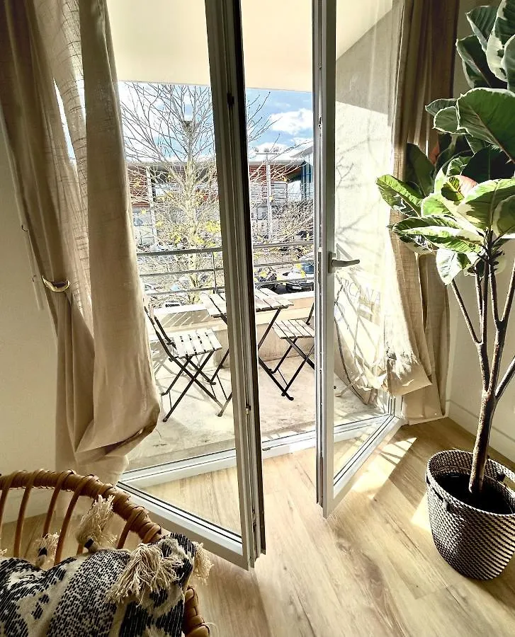Modern 1 Bdr + Balcony + Free Parking + Ac + Pool Apartment L'Isle-d'Abeau