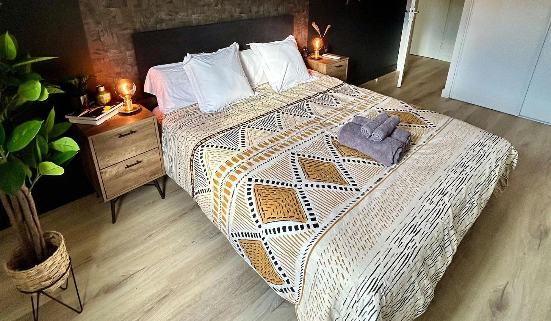 Modern 1 Bdr + Balcony + Free Parking + Ac + Pool Apartment L'Isle-d'Abeau 0*,  France