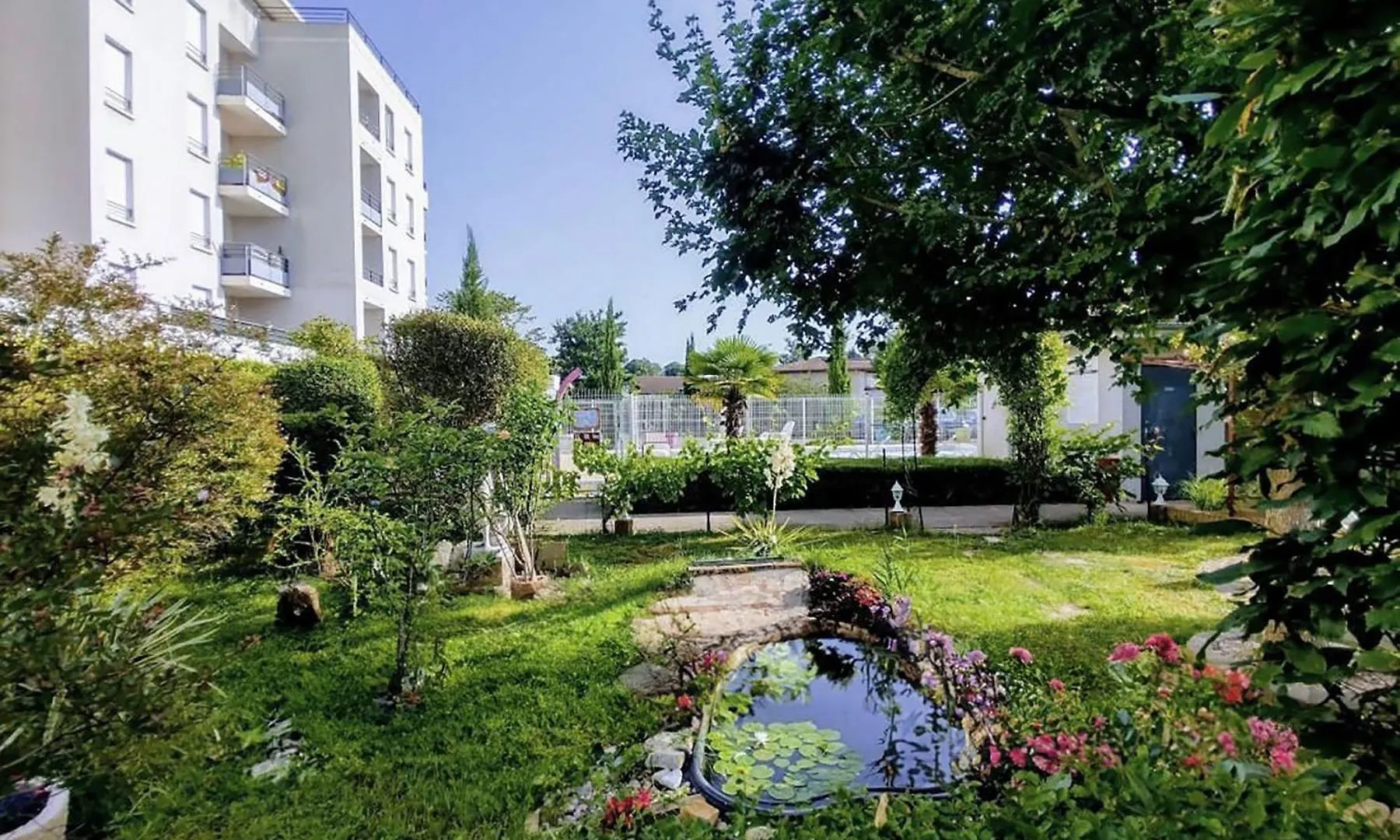 Modern 1 Bdr + Balcony + Free Parking + Ac + Pool Apartment L'Isle-d'Abeau